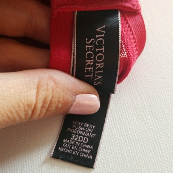 Red lace detail bra. - Picture 4 of 4